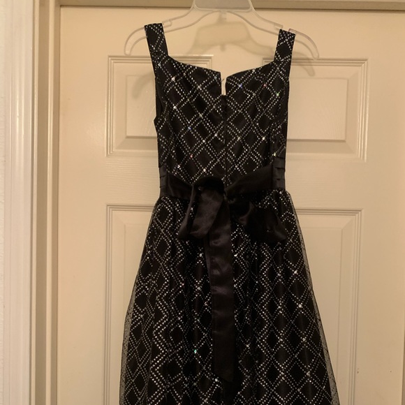 Two Dress - Picture 5 of 8